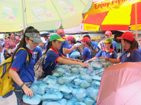 Hàng chục ngàn suất cơm miễn phí cho thí sinh, phụ huynh ảnh 1